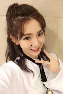 娱乐吃瓜猫戚薇,娱乐吃瓜猫的时尚生活与演艺事业 第2张 娱乐吃瓜猫戚薇,娱乐吃瓜猫的时尚生活与演艺事业 第2张