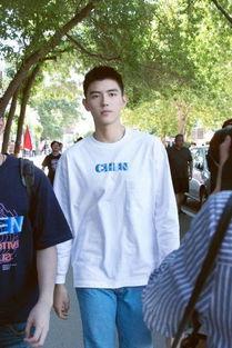 娱乐吃瓜陈飞宇,揭秘明星背后的故事 第2张 娱乐吃瓜陈飞宇,揭秘明星背后的故事 第2张