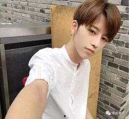 娱乐圈吃瓜小哥是谁呀,他是谁？  第2张